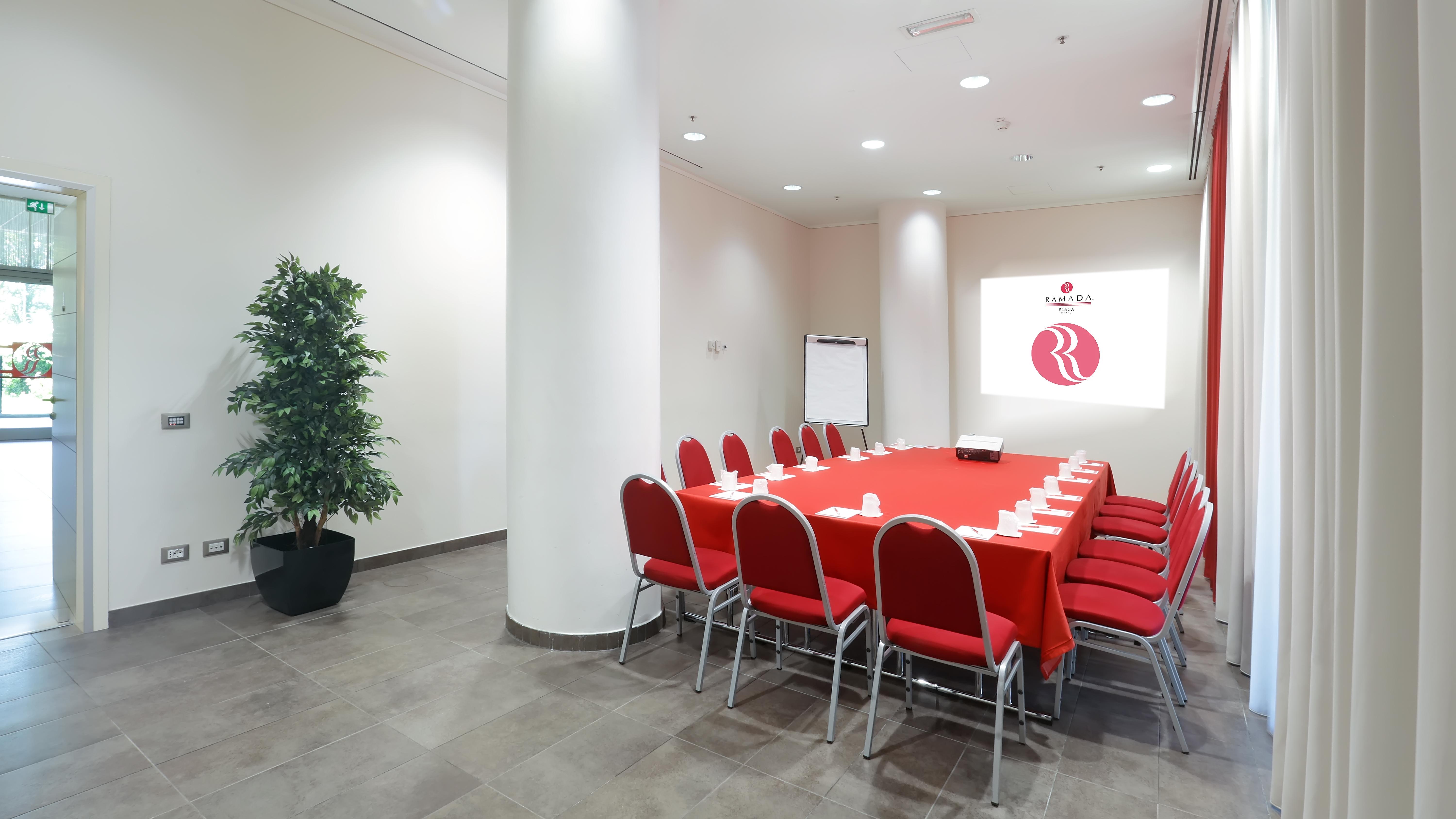 Ramada Plaza By Wyndham Milano — Photos 1